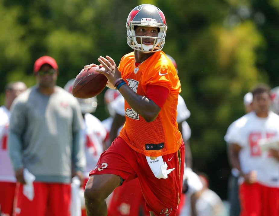 Buccaneers's tweet image. The best shots of the day!
#Bucs #NFLMiniCamp

🏈 📷s: bccn.rs/8Lf