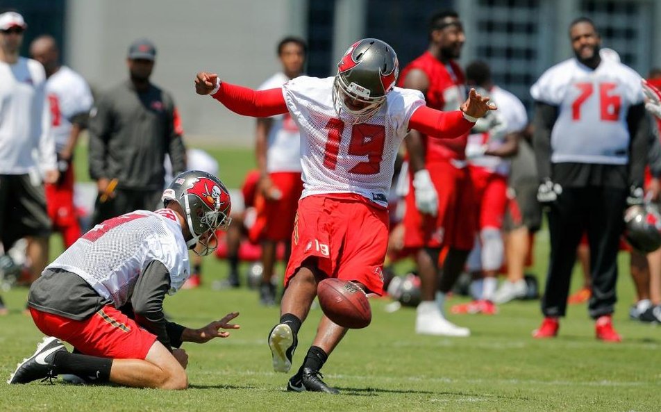 Buccaneers's tweet image. The best shots of the day!
#Bucs #NFLMiniCamp

🏈 📷s: bccn.rs/8Lf