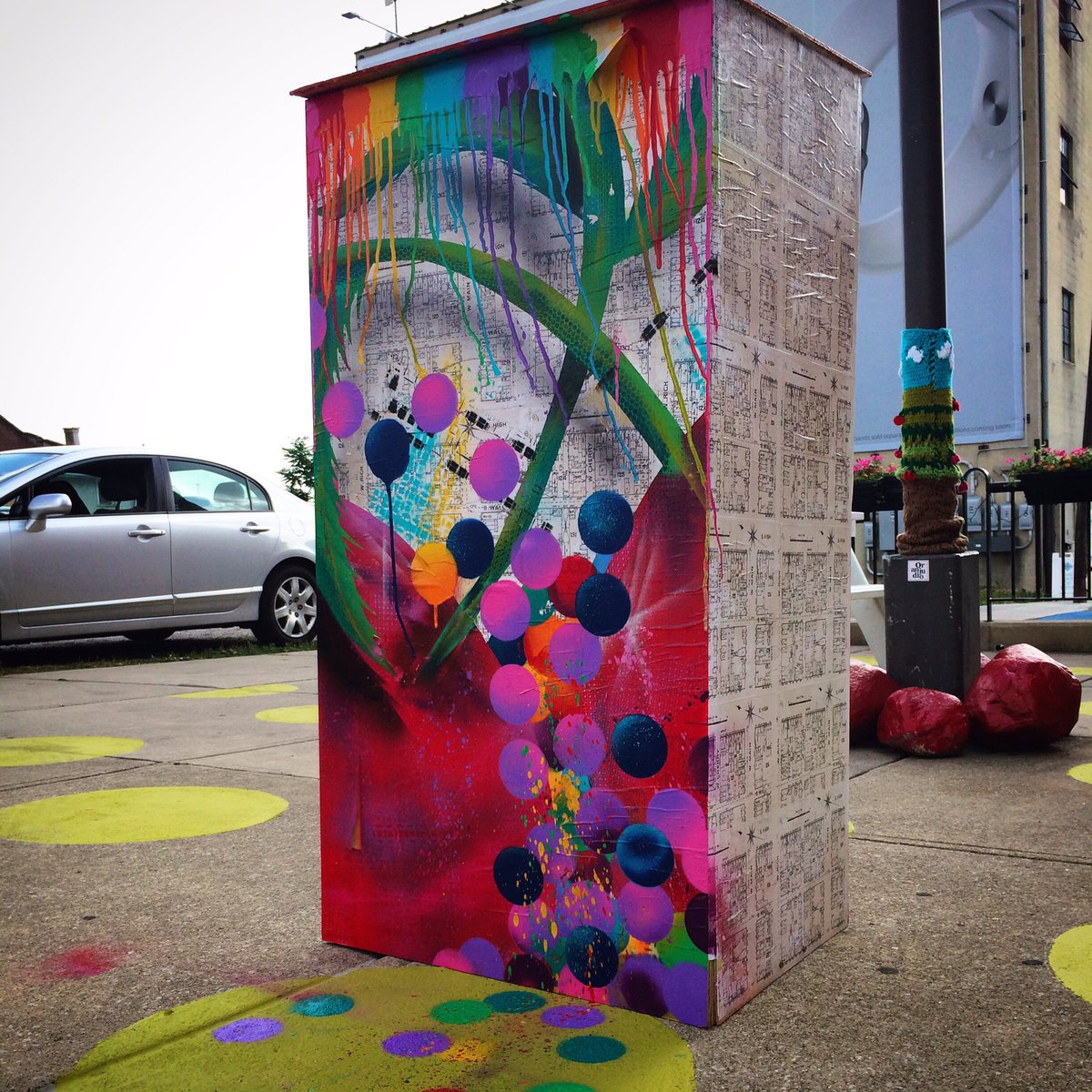 CbusLibraries's tweet photo. We ❤️ the 🍒 makeover @coreroc gave our little library! #westcherry https://t.co/HENUjuZI2q