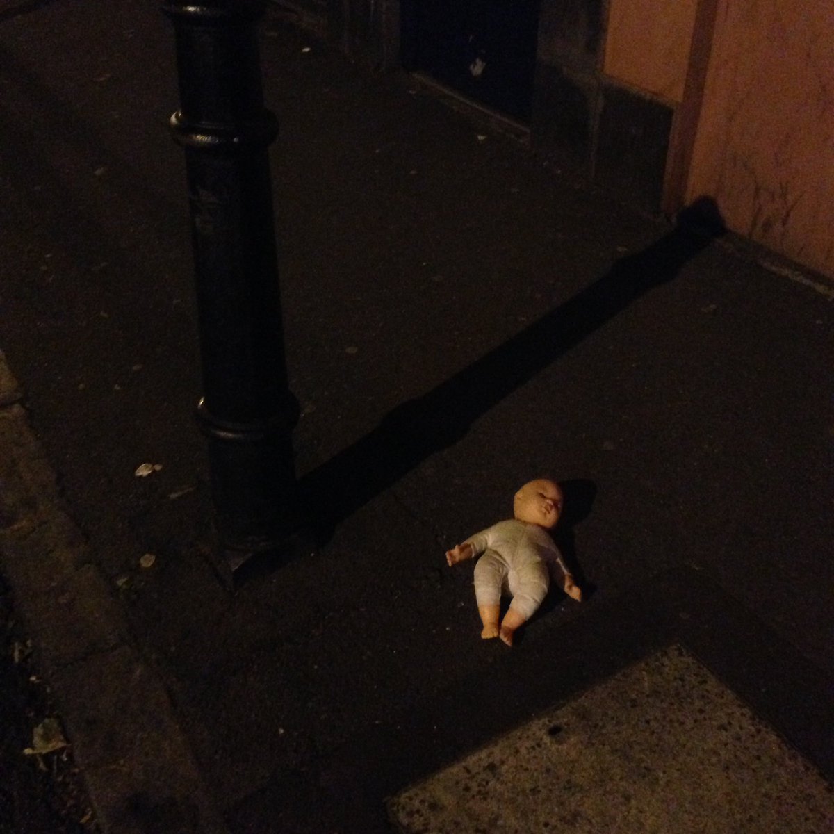 Solaris100's tweet photo. I thought foxes, chicken bones and ripped trash bins were the only scary stuff on #dalston streets 😱 #itsadoll https://t.co/NKNViHAW8p
