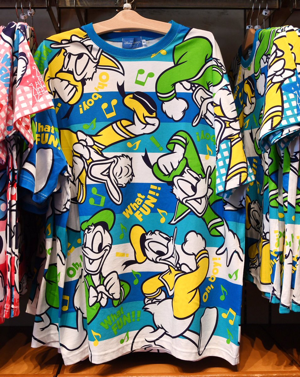 Mezzomikiのディズニーブログ ミッキー ミニー ドナルド デイジーの夏にぴったりな総柄tシャツ 本日新発売 価格2300円です T Co Vbol7x5jre