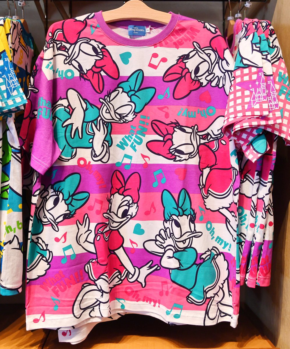 Mezzomikiのディズニーブログ ミッキー ミニー ドナルド デイジーの夏にぴったりな総柄tシャツ 本日新発売 価格2300円です T Co Vbol7x5jre