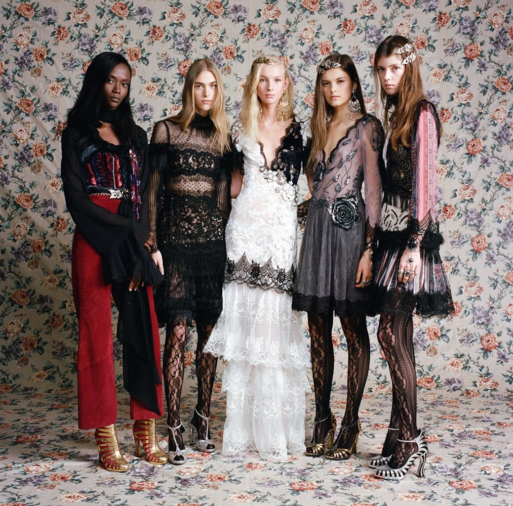 OfficialRodarte's tweet photo. SS16 Backstage (photo by @autumndewilde). 💐 https://t.co/AFYKY1jodu