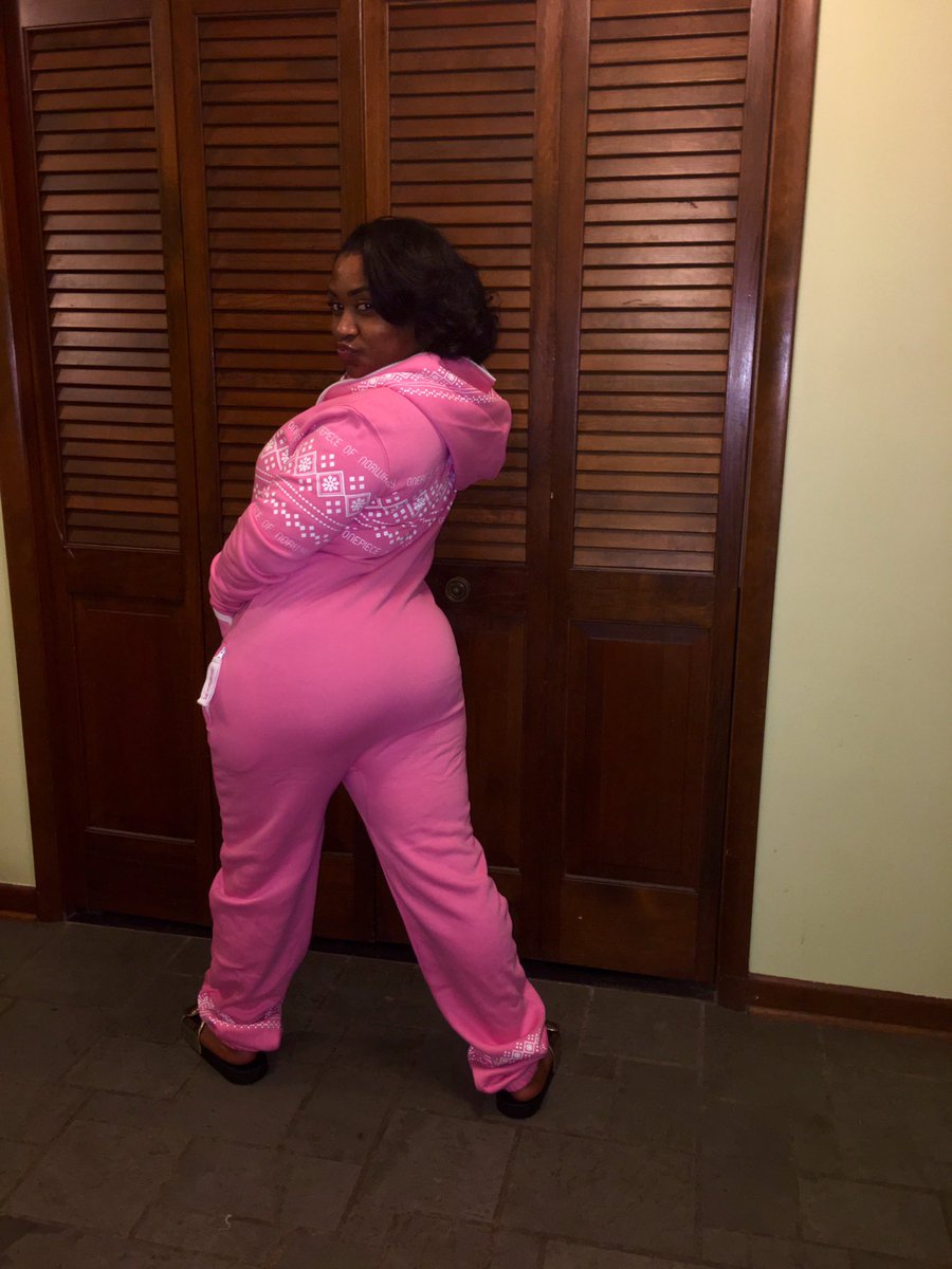 __Lyse_'s tweet photo. @Onepiece I love my onesie 💞 #hacktheprice https://t.co/pzLaI4TPN5