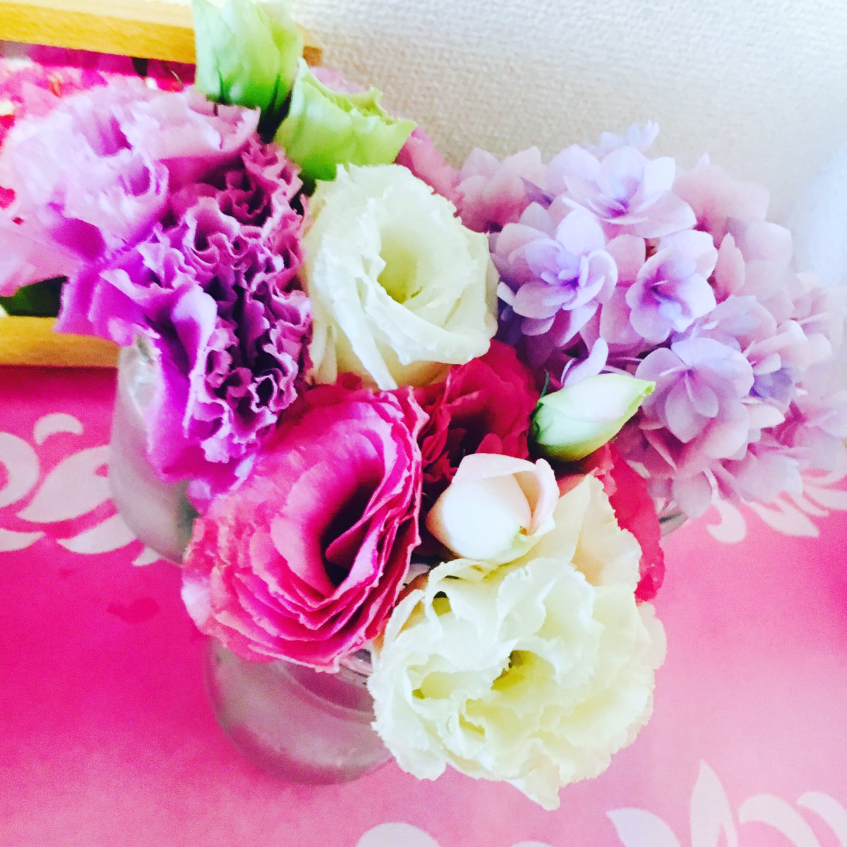 imasukinairo's tweet photo. 湿度が高いと花はキレイ。
#hydrangea 
#Texasbluebell https://t.co/M7PEWcVW5p