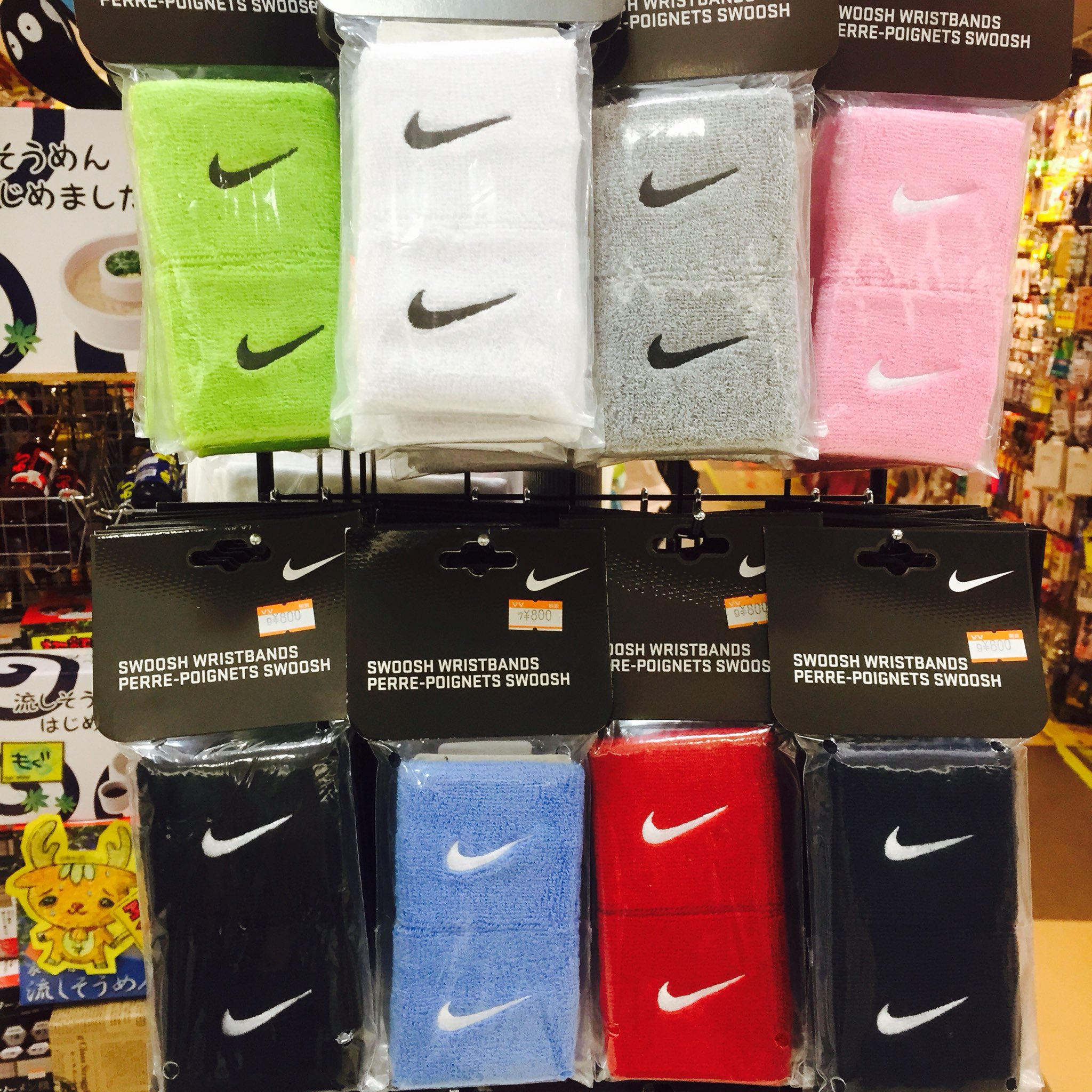 ヴィレッジヴァンガード ｲｵﾝﾓｰﾙ鈴鹿 ナイキのリストバンド ヘアバンド各色入荷 ２つはいってるから友達と半分こしてもいいよね 体育祭やフェスやおまつりとかにみんなであわせてどうだろうー T Co Bgvcvxrbvg Twitter
