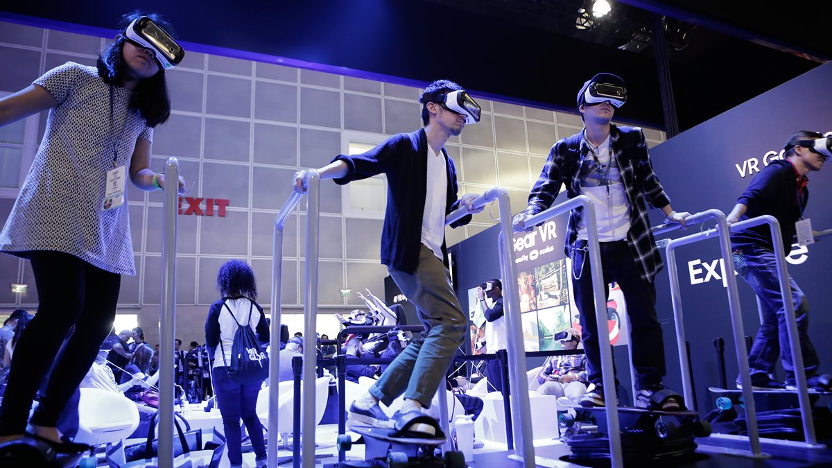 SamsungMobile's tweet photo. We dropped in on a new reality at #E32016 thanks to the #GearVR https://t.co/3a3yvd8mGi https://t.co/zV0CLUHbYG
