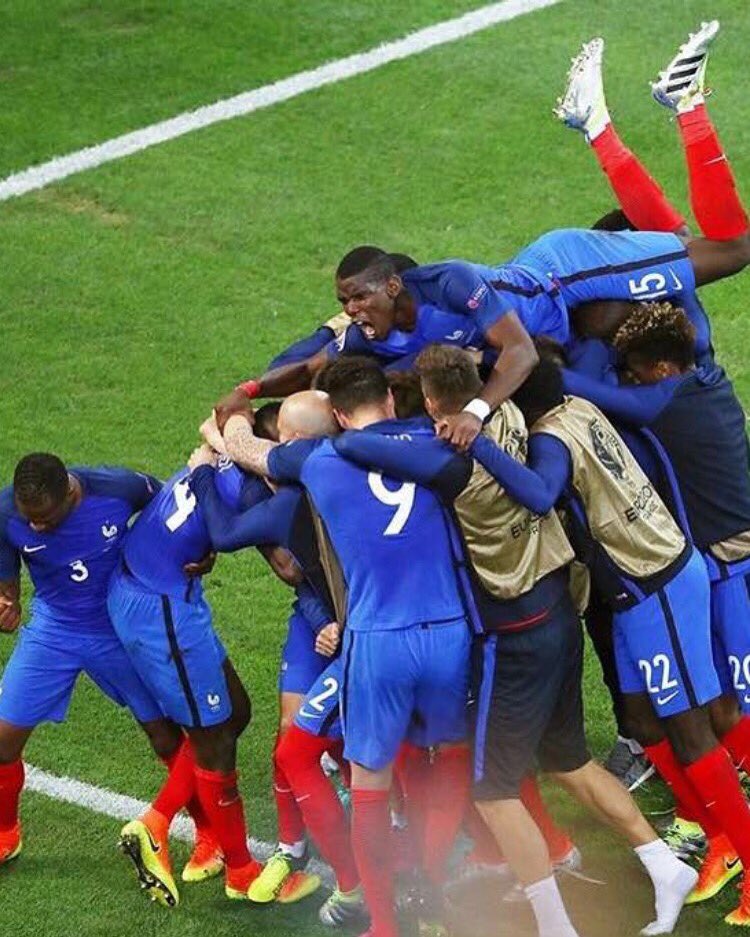 paulpogba's tweet photo. Bien joué notre équipe, nous sommes un, je suis #fiersdetrebleus 👊🏿Good game team, we are one! @equipedefrance https://t.co/O6rIn4U4QT