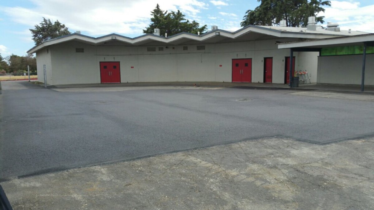 Thank you Maintenance for the paving that is underway at FHS!!! @Cushman_FHS <a href="/SBReminders/">Scarlet Brigade</a> @kukuinutlei75