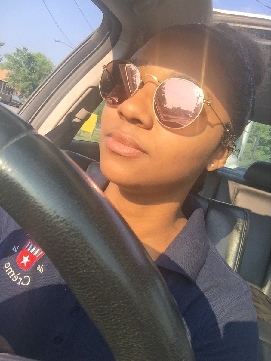 Lese_Babe's tweet photo. #RayBanRounds ❤️❤️❤️ #ShadesOfYou 💕 https://t.co/lFA2QmWrLN
