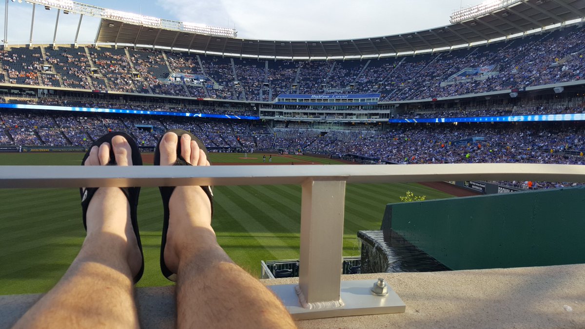 wifemakingmedoi's tweet image. #2hitwhit leads off with slapper