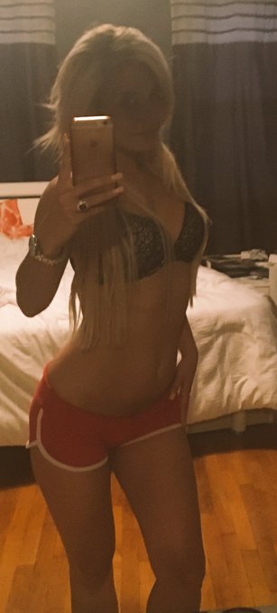 Loving my long blond hair 💋💋 happy #asswednesday luvs ❤️❤️ #teamalanaluvnation 💕💕💕 https://t.co/Rlgc