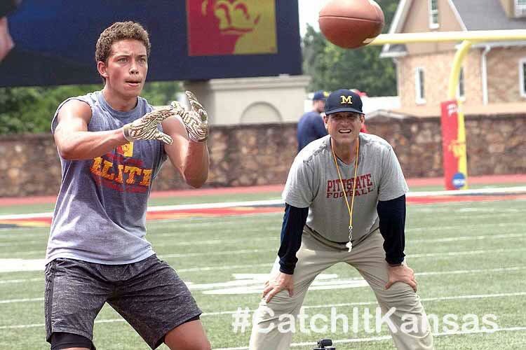 FootballTHS's tweet photo. Pretty sweet pic of @_thompson_19_  with @CoachJim4UM watching down at @PittStGorillas today. #GATA https://t.co/1tfwwkdlUe