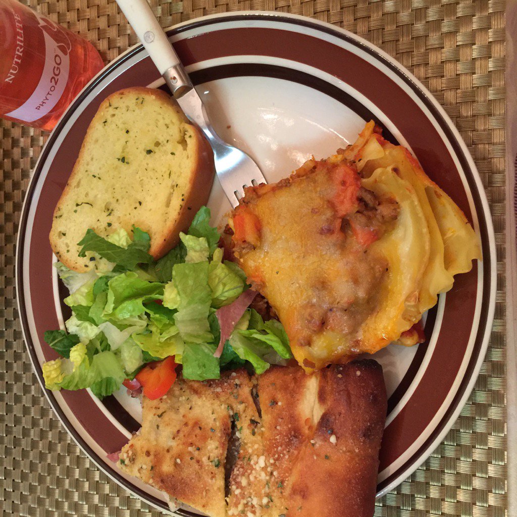 EricSmith013's tweet photo. #JamaicanLove #ChefJean https://t.co/ZVKfs1vwoh