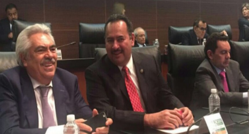 sopitas's tweet photo. Hipócritas: Esto tuitearon los senadores que mutilaron la #Ley3de3 https://t.co/KXwetbakNt

¿Me ayudan a compartir? https://t.co/0SuVVA8UjH