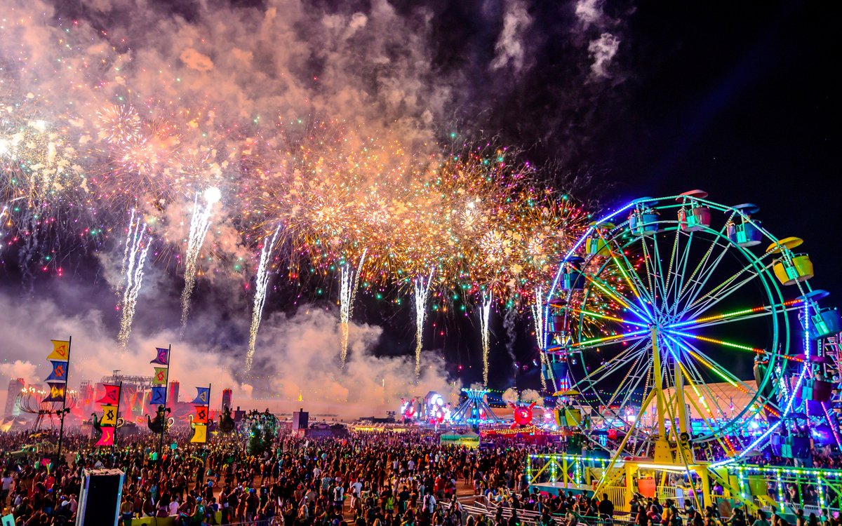 PasqualeRotella's tweet photo. ❤️ We’re almost home Headliners! 🏠🌼🎇 #EDC20 https://t.co/Z4847HI2Kl