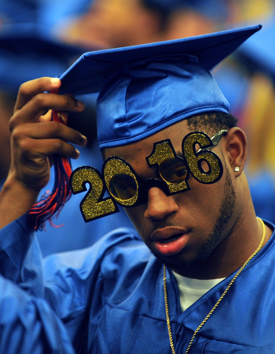 📷 <a href="/thedailyjournal/">thedailyjournal.com</a>:  #Millville 2016 graduation GALLERY.  @jpsmith_dj has story.  vineland.dj/23cv7aZ