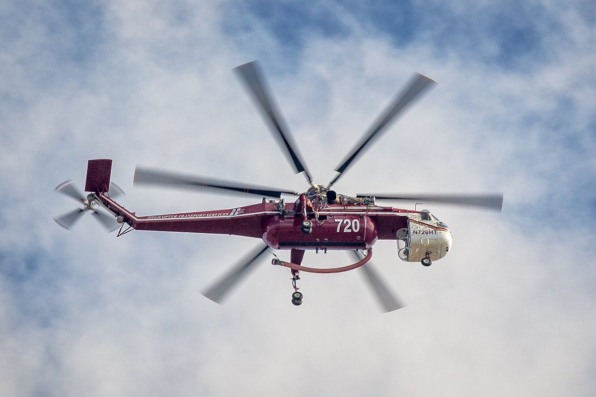 4perf35's tweet photo. A #HelicopterTransportServices #Sikorsky #CH54B #Tarhe #N720HT passing through the #SantaClarita area.
#helicopter https://t.co/xzyRAGuZbz