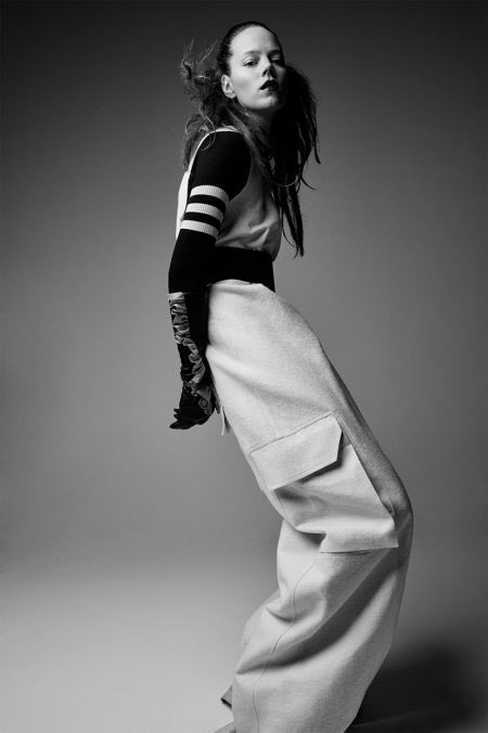 ahmedqahal's tweet photo. #Freja #Beha #Erichsen #Poses in #Statement #Making #Styles for #Vogue UK https://t.co/urKb99LrxU