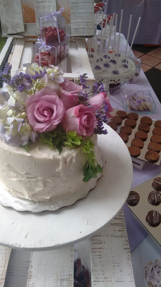 XimeMor's tweet photo. Vintage Cake by Bake&amp;art #bakery #love #vintage #happywednesday https://t.co/m0AazdGZU4