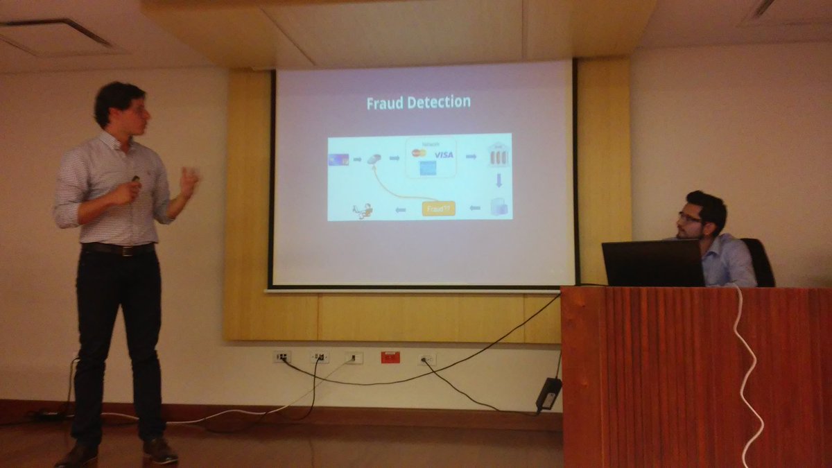 ColombiaAI's tweet photo. Detección de fraudes en el #Meetup #DataScienceColombia https://t.co/vczAVfr8dd