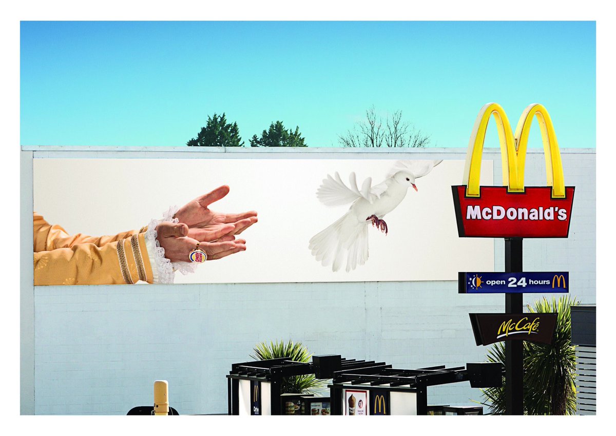 ThamKhaiMeng's tweet photo. Burger King offers peace to McDonalds. I'm lovin' it! Thanks peacemaker @fer_machado123 https://t.co/WCRz3jqmB3