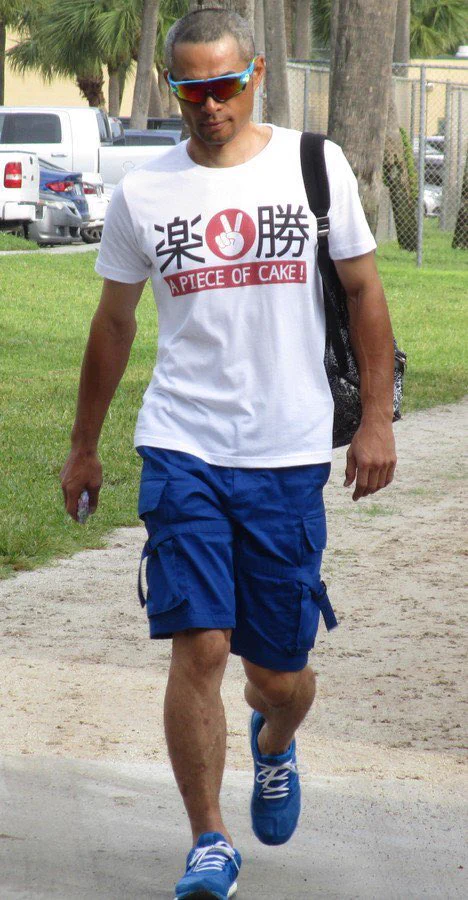 すごい人なのに・・イチロー選手の着ているシャツがコラ画像にしか見えない件ｗｗｗ
