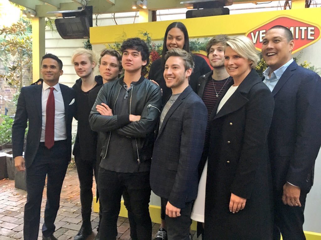 Ashton5SOS's tweet image. Met some incredible people today 😊💪🏼 xx