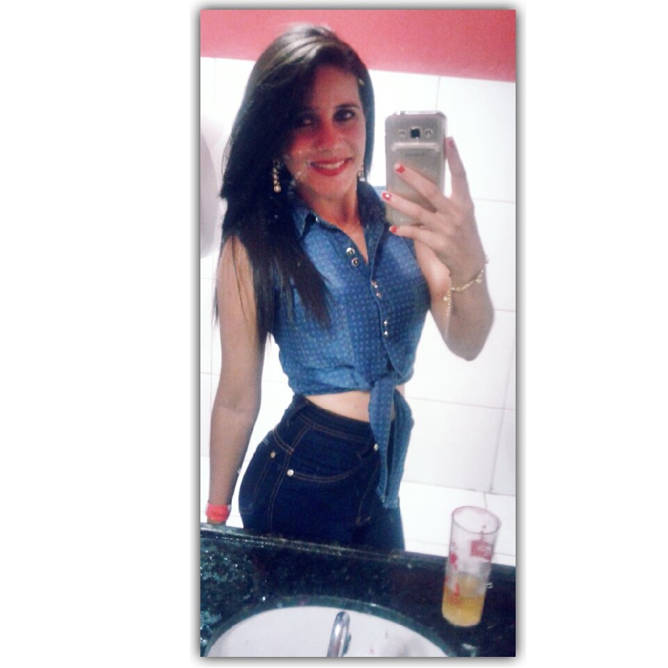 CrystianFlor's tweet photo. A vida é sacrifício, fechar os olhos e se entregar. No inicio é difícil mais você vai se acostumar   🎶😉 https://t.co/DQqphAVNBC