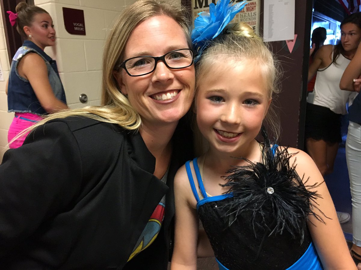 DeliaBush's tweet photo. Dance recital with my girlie #stilltapping #loveher https://t.co/7fdYPfjRNa