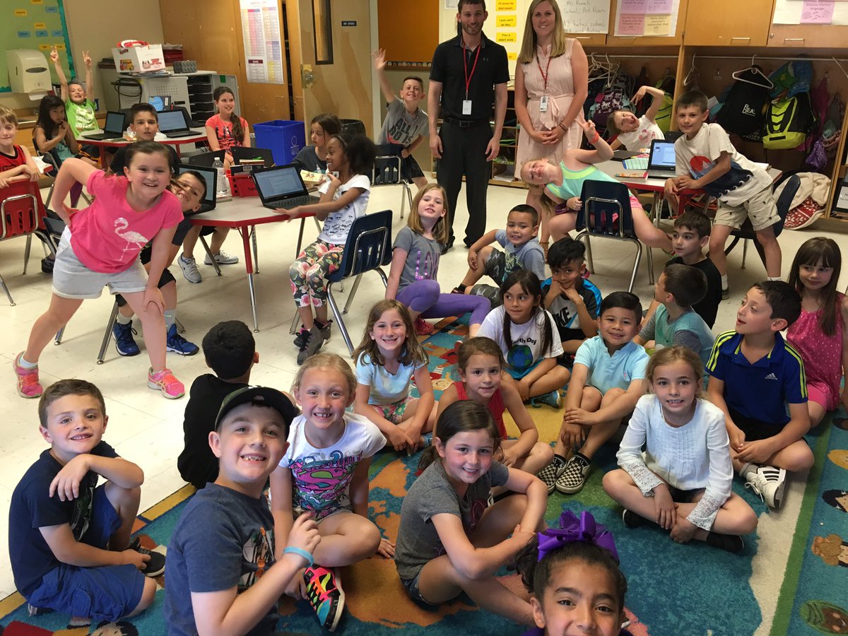 WOSnews's tweet image. Students teaching students about favorite series characters? Check. #mrspenoWOS #mrsgoldsteinWOS #TCRWP