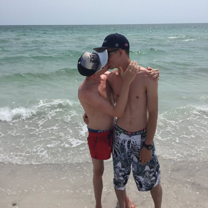 #keepkissing https://t.co/LDeWtODb3s