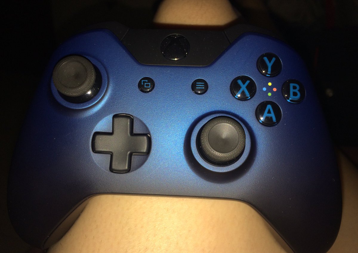 xliiluux's tweet photo. Que es el amor? โค๏ธ๐ฎ que te regalen un control nuevo #DuskShadow @XboxMexico @Xbox_Army thanks baby @luissolid ๐ https://t.co/ah9BlrVkql
