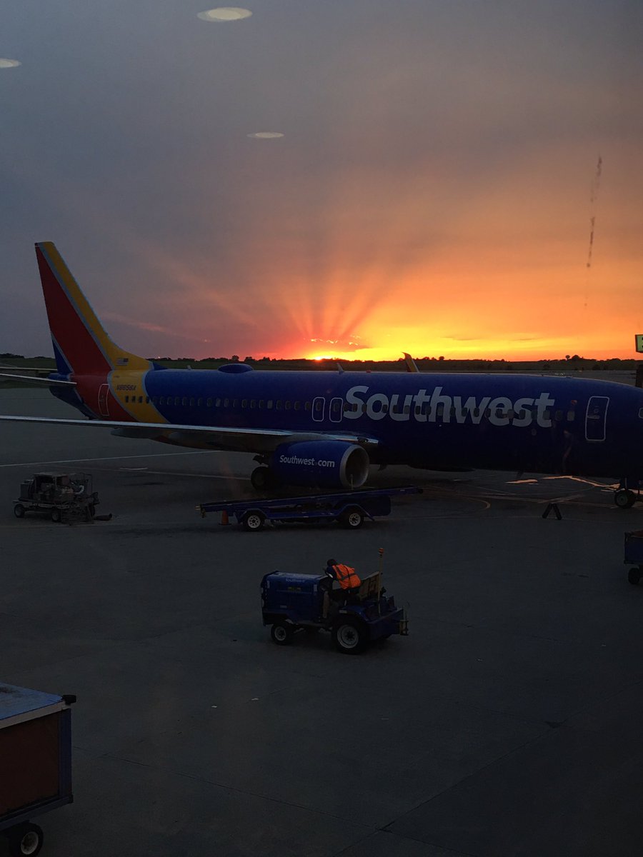 KatyUnderriner's tweet image. Kansas City, you're pretty! @SouthwestAir #swapics #nofilter #sunset