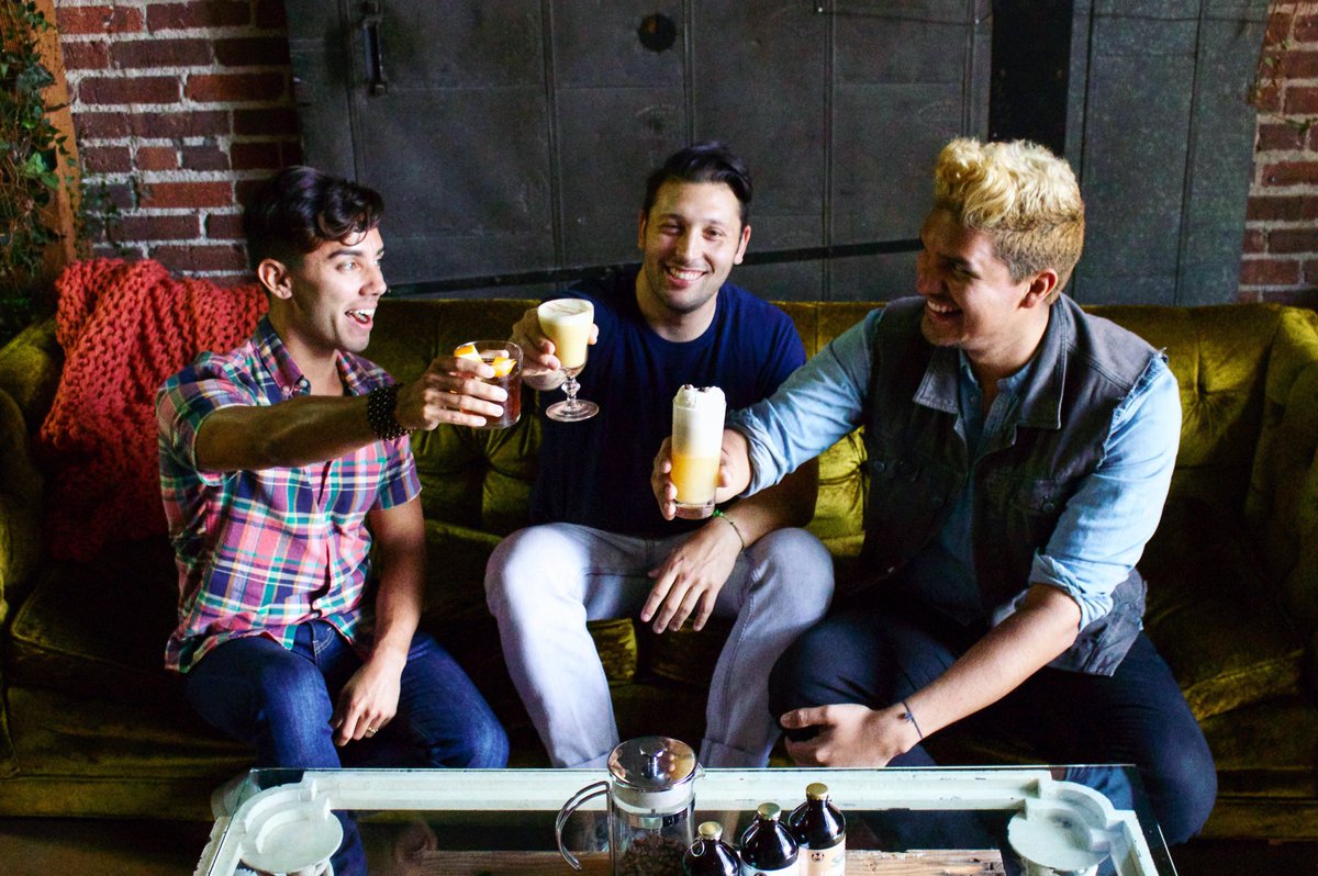 Join us tonight with the boys of @where_is_keith for "Dolly's Chavitos!" Trivia, food, drink, hot ppl💋