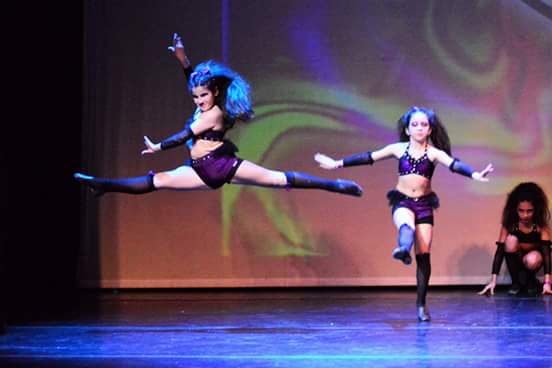 Así se danza en nuestro Estudio.... Gracias a nuestra mini bailarina Magui....!!