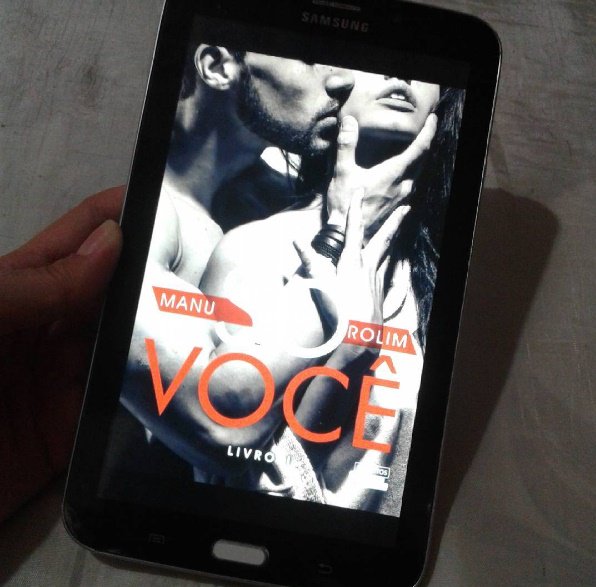 uma_literaria's tweet photo. Nem acredito que agora posso dormir tarde lendo (universitários em mini recesso entenderão 😂)
Instagram: @literaria_ https://t.co/vfE4eM37kK