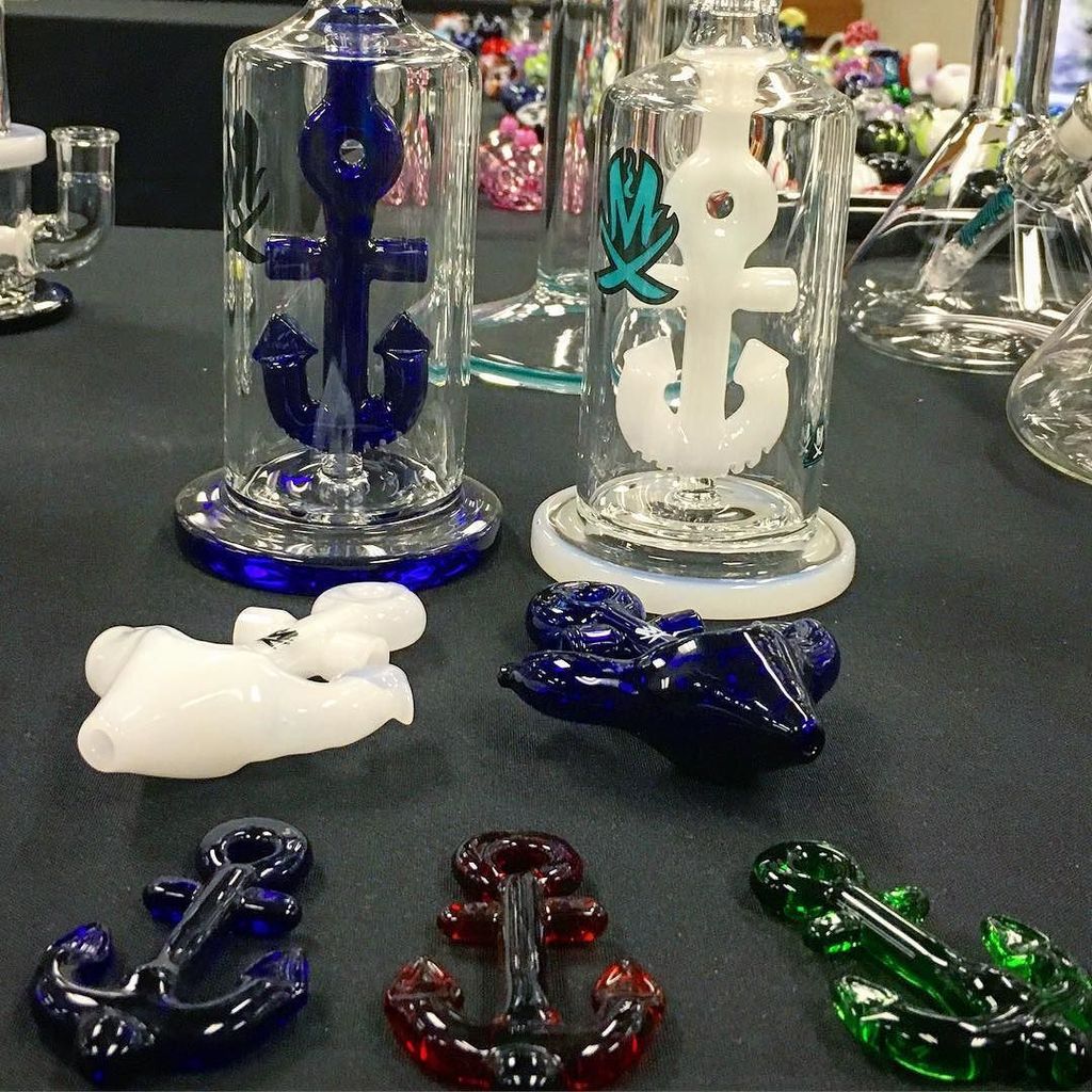 PipelineDistro's tweet photo. #Anchors away!! ⚓️⚓️⚓️ #Bubbler #Pendant #HandPipe #DoTheMath ➕➖✖️➗ #Mathematix #MxKrew #710 #420 #Dab #Dabs #DabLi… https://t.co/gRJweYsdzj
