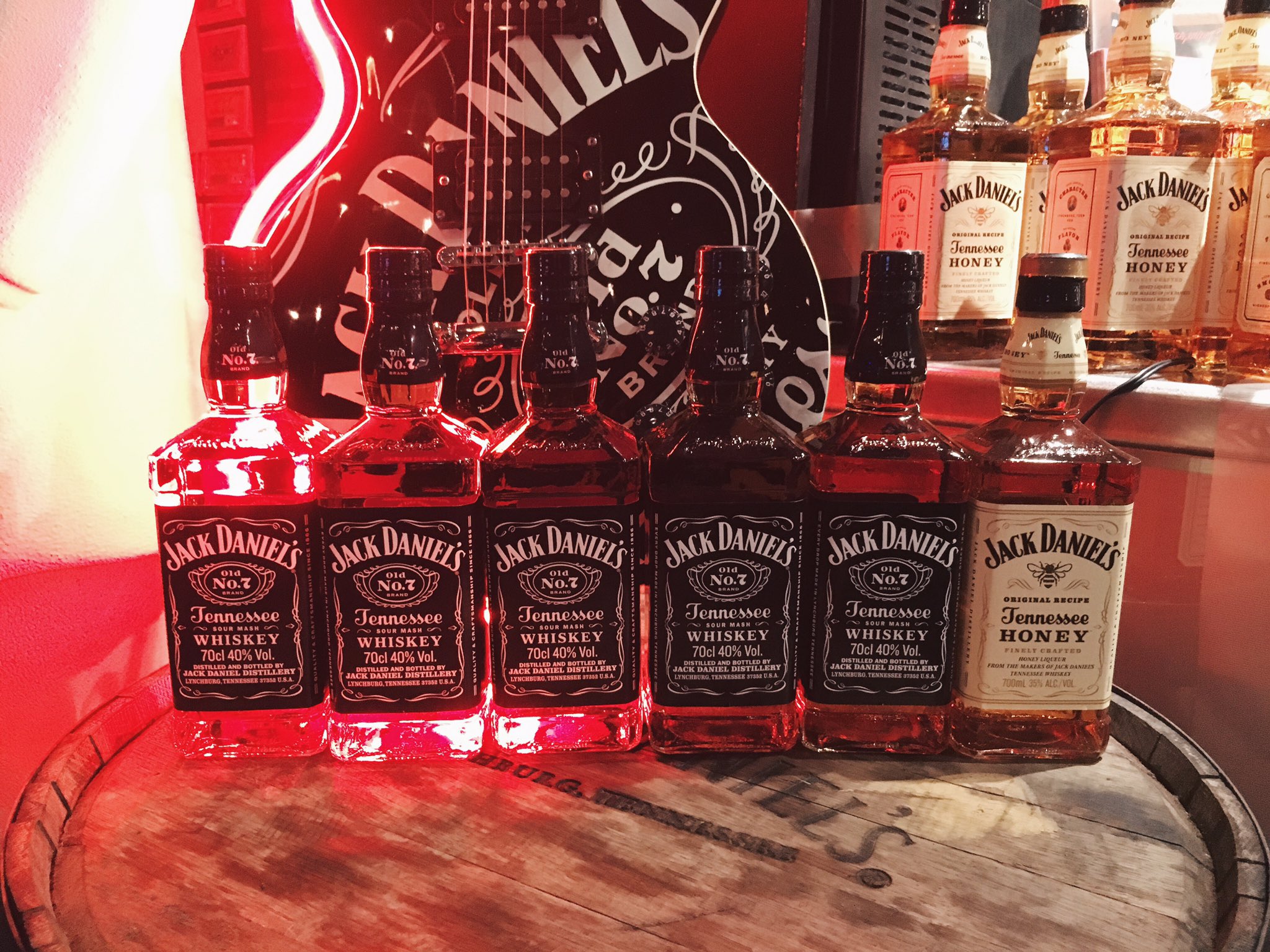 تويتر Billboard Live Osaka على تويتر Jack Daniel S Fair ビルボードライブ大阪では6 30までジャックダニエルフェアを開催中 ジャックダニエル を使ったカクテルを販売します 是非ご賞味ください そして店頭には ジャックダニエル氏の銅像も出現 T