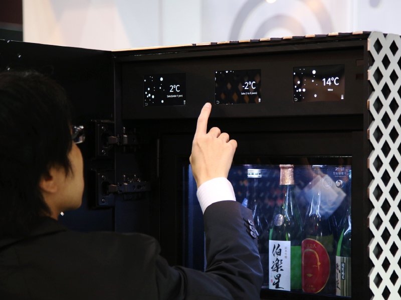 monozukuri_jp's tweet photo. 中田英寿プロデュースによる日本酒セラーが、ワイン・スピリッツ業界における世界最大級の見本市、VINEXPO HONG KONG 2016で、世界に向けてお披露目されました！！→https://t.co/EgJ06gPu06 https://t.co/Icvga8YaKn