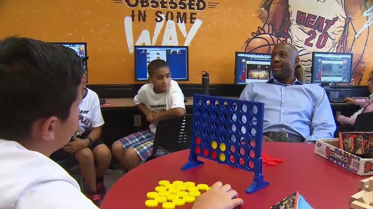 Funny moment with Alonzo Mourning; NBA legend introduces himself to fan bit.ly/21nA6Ec?utm_me… https://t.co/xoV94pyiDR