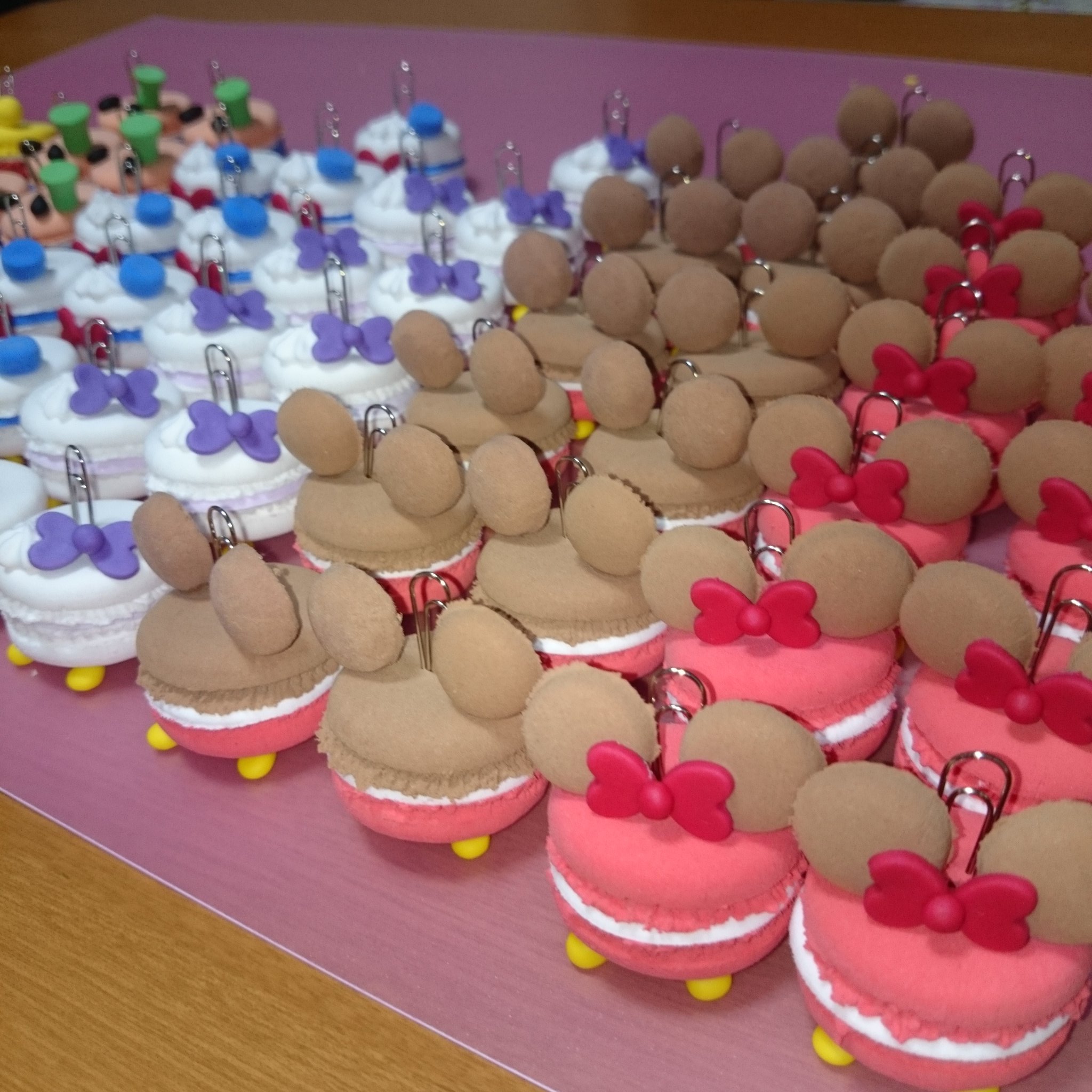 טוויטר まいぺい 6才 4才 בטוויטר 結婚式のディズニー風席札立てマカロン 80個出来ました 大変だったけれど お手伝いさせていただいてとても幸せ O O ディズニー 結婚式 マカロン ウエディング 席札 ミッキー ハンドメイド T Co