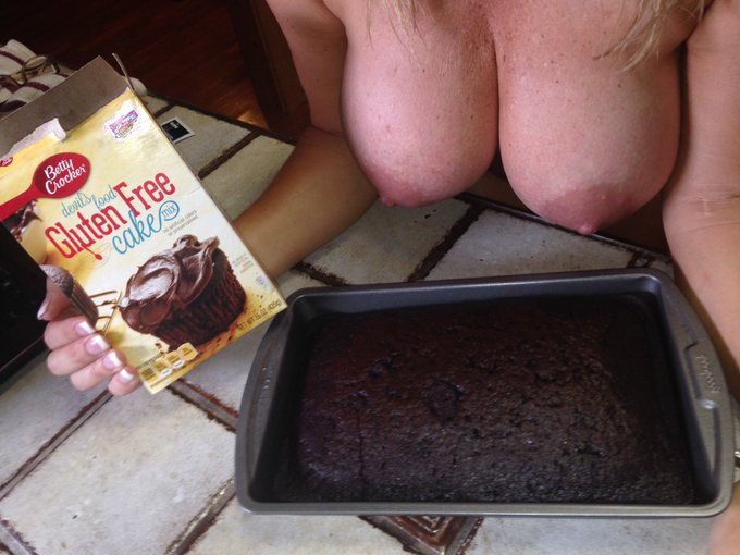 PickONE ~~~> #GlutenFree #Brownies.... or #Tits... ?!

https://t.co/4Uvx4JJc5B https://t.co/KMkxWqGy