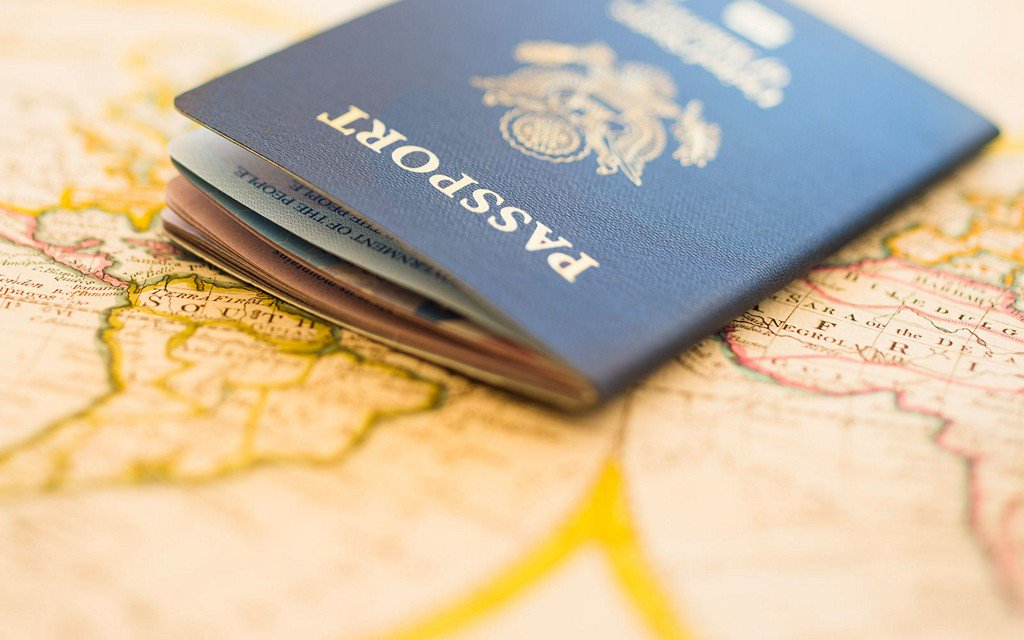 TravelLeisure's tweet photo. 25 things everyone should do before traveling abroad + more fun reads from around the web: https://t.co/y6si1ffZYV https://t.co/QTeXpxfQ7L