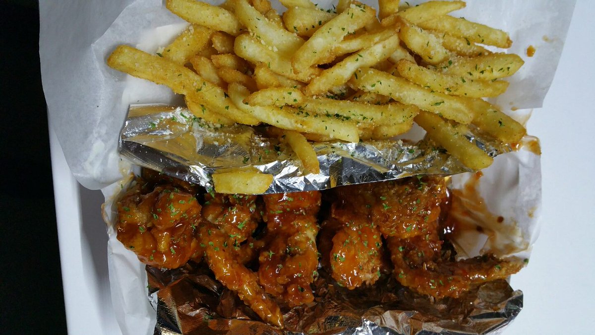 DilChowDown's tweet photo. @WheninCharlotte  When A Picture is worth a 1000 words-Tomorrow night 6-9 @1508 Kee Ct and Summit. @charlotteagenda https://t.co/x7TZt3yEYG