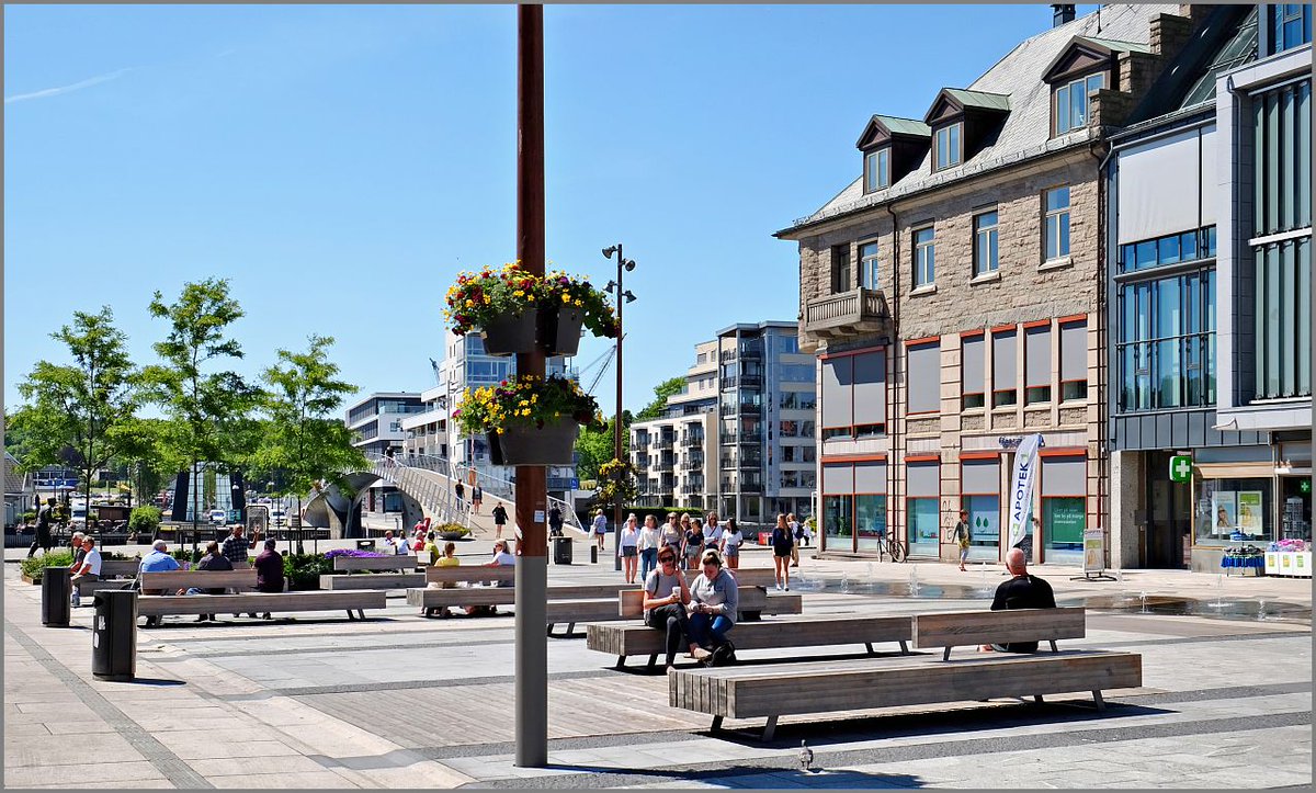 WalterWalsch's tweet photo. En plass i solen! #Stortorvet midt i #Fredrikstad sentrum har mange plasser til å nyte en fin dag
@Fredrikstadkomm https://t.co/1HcKI9zz77