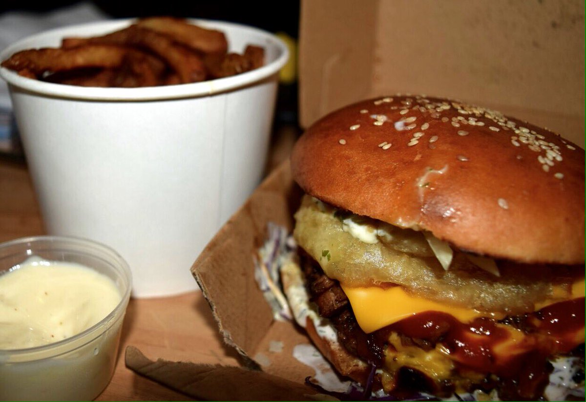 AdventureZams's tweet photo. You were right @JunkieBurger we will be coming back! Very tasty stuff! #ttot #burger #food #foodtravelchat https://t.co/0RLoCG4B1Y