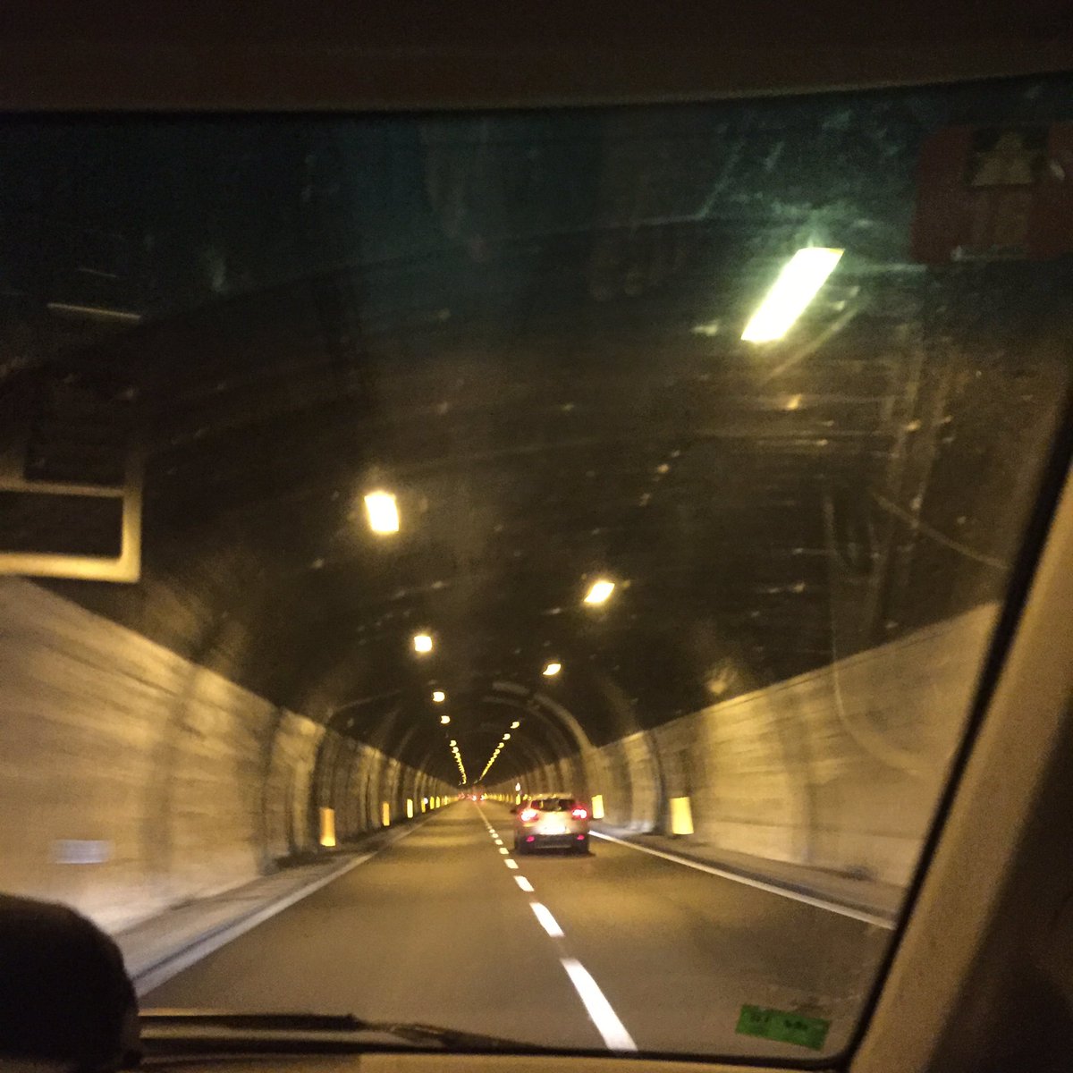 kerrypow's tweet image. Italia - where they love a good tunnel. #howmany #anyneed #isitevendaylight