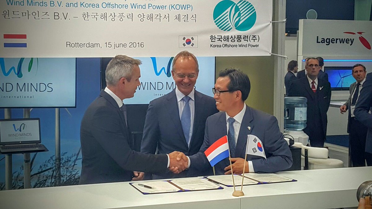 Minister Kamp of the Netherlands witnesses signature MoU between #WindMinds and Korea Offshore Wind Power #offshore