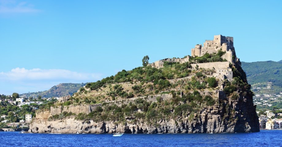 Dive_Circle's tweet photo. #Ischia: un'isola ricca di bellezze tutte da esplorare. Prenota subito con #DiveCircle https://t.co/8hS1a73exN https://t.co/OzU8WrubMy